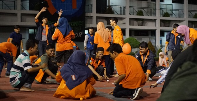 Kemeriahan Imajiner, Jinggakan Lapangan Merah PENS