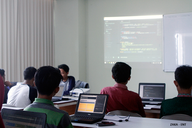 Google Developer Student Club (DSC) PENS, Kenalkan ECMAScript 6 dan Web Virtual Reality Melalui Workshop