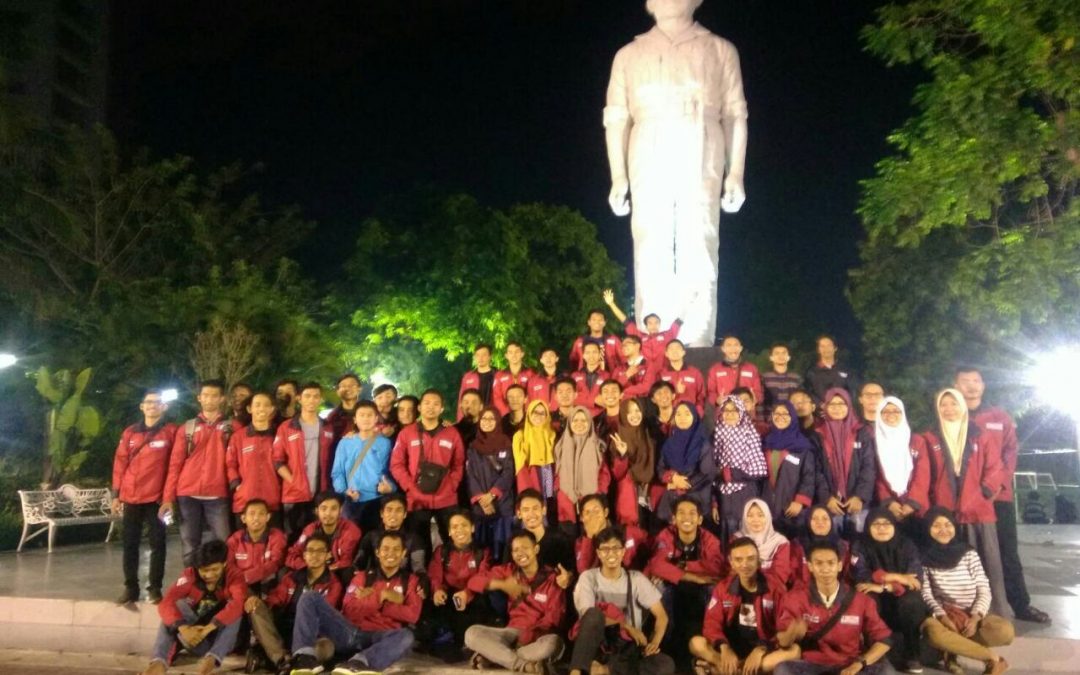 Gelar Sahur On the Road, Mahasiswa ELIN Bagikan 200 Paket Makanan Sahur