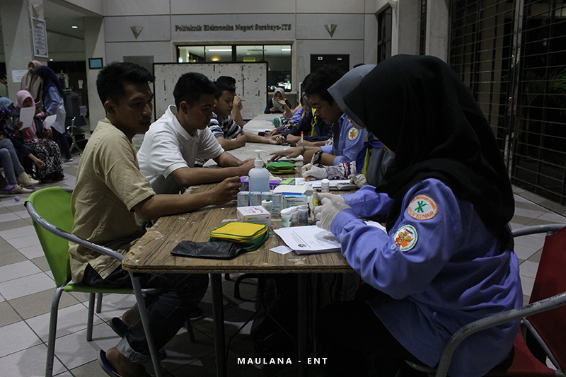 PENS Sehat : Mahasiswa PENS Serbu Check Up Kesehatan Gratis