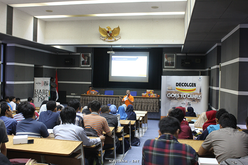 Tingkatkan Skill Public Speaking Melalui Decolgen Goes To Campus with 89.7 Hard Rock FM