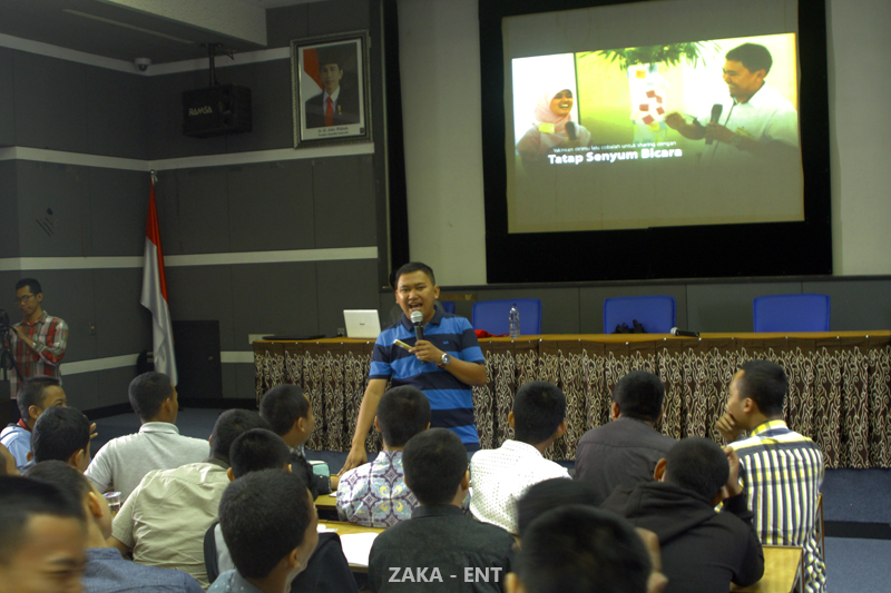 Bekali Motivasi Diri Kepada Mahasiswa Baru Melalui SEMMAR