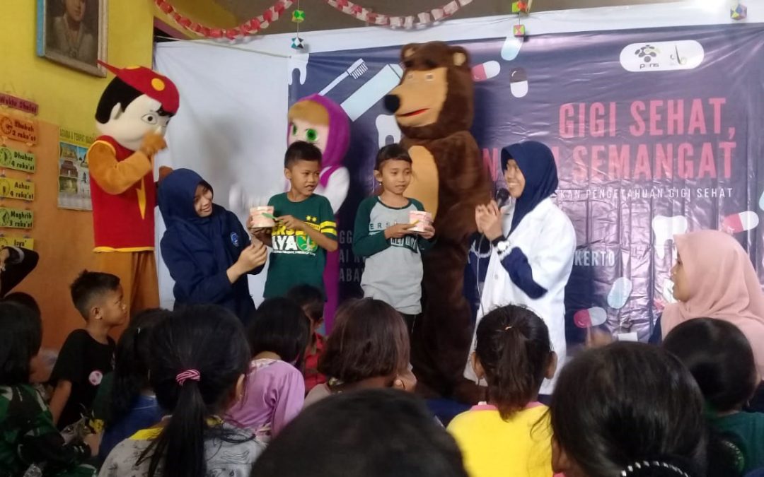 Kembalikan Senyum Semangat, EBIO PENS Adakan Baksos Kesehatan Gigi