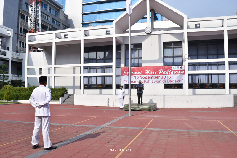 Peringati Hari Pahlawan, Seluruh Mahasiswa Baru PENS Ikuti Upacara Bendera