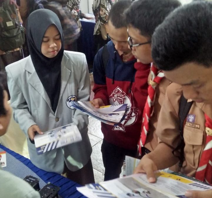 Sosialisasi Pendaftaran, PENS Ikuti Pameran