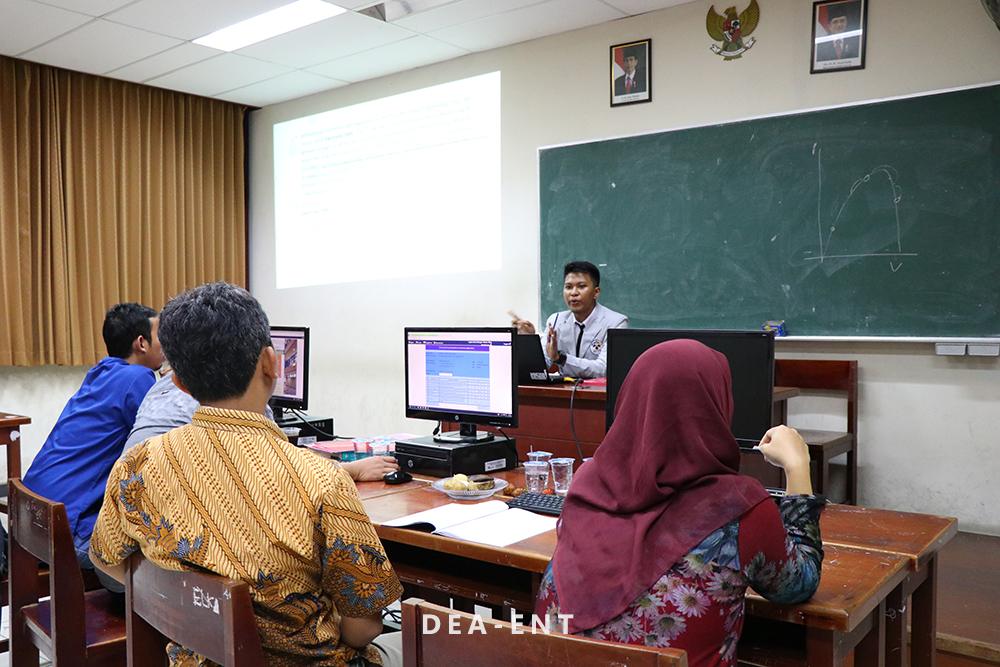 PENS Uji Kemampuan Mahasiswa Melalui Seminar Proyek Akhir