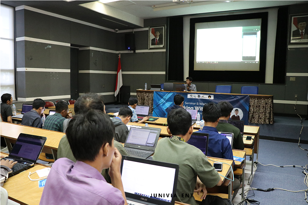 Puluhan Peserta Padati Seminar dan Workshop “Working with Flutter”