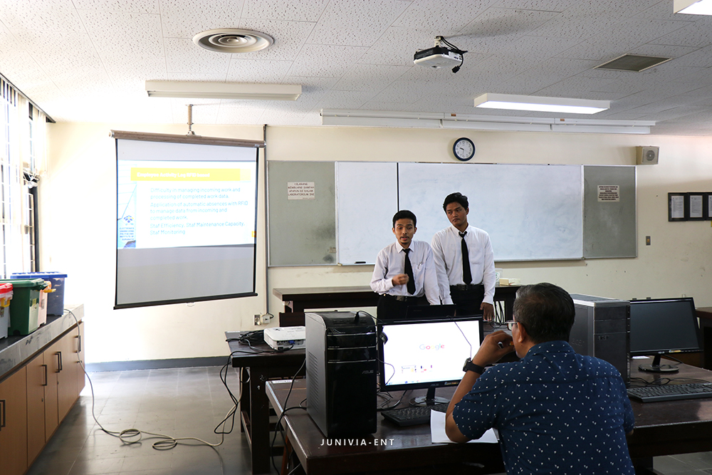 Akhiri Semester Genap, Mahasiswa D4 Jalani Seminar Kerja Praktek