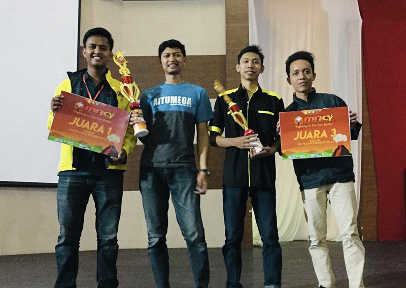 Unjuk Kebolehan di Ajang Mechatronics Robotic Competition, Dua Tim Asal PENS Sukses Raih Juara