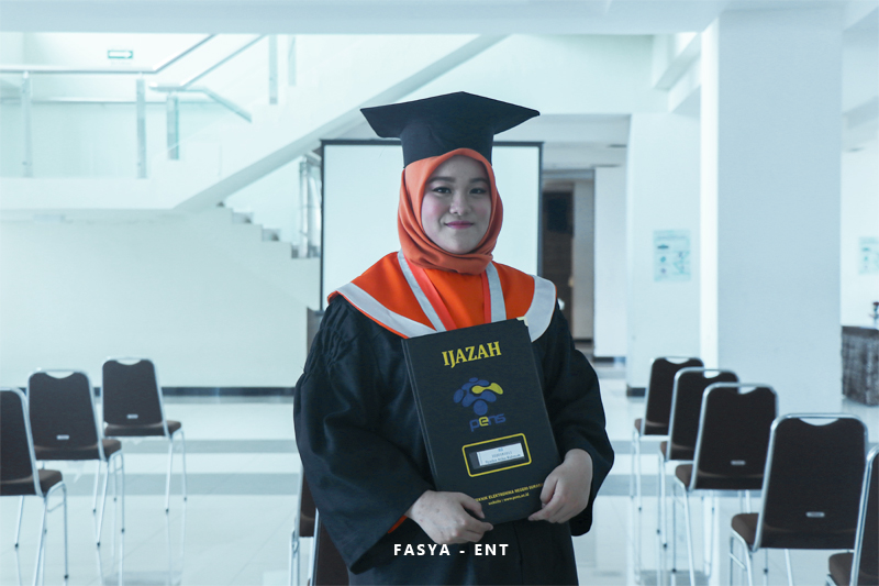 Saydza Atika Rahmah : Mahasiswa Penerima Beasiswa Pascasarjana PENS Lulus dengan Predikat Cumlaude