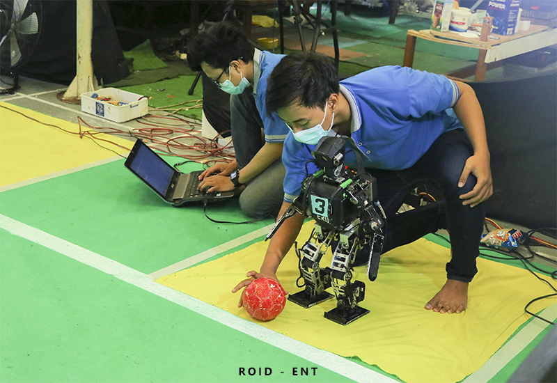 EROS Kembali Menelan Dua Kekalahan pada Kategori Lomba Kerjasama Robot Melawan R-SQUAD dan AL-AADIYAT