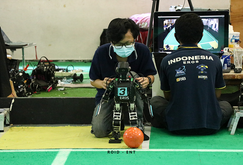 Menang Telak, EROS Berhasil Raih Juara 1 Pada Kategori LMB KRSBI Humanoid 2020