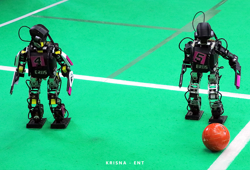 Memasuki Babak Penyisihan Kategori LKR, EROS Maksimalkan Kerjasama Kedua Robotnya