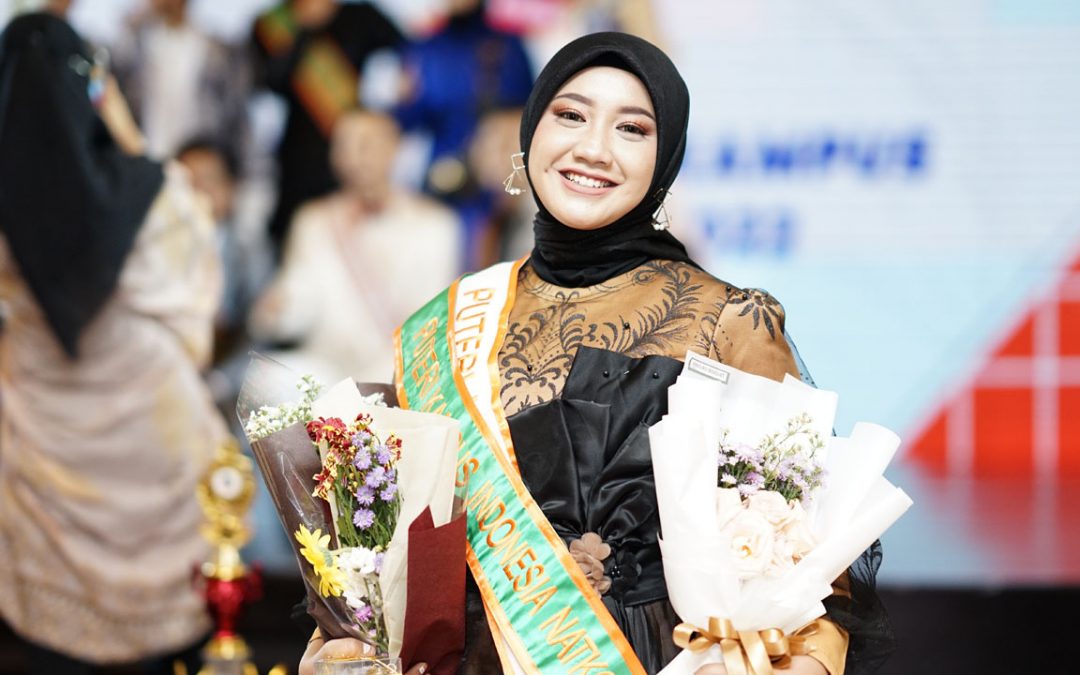 Bersaing Dengan 25 Finalis se-Indonesia, Thania Mahasiswi MMB PENS Raih Juara Puteri Kampus Indonesia National Costume 2022