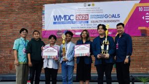 Kembali Berprestasi, Tim Debat E2C PENS Sukses Menyabet Juara 2 Widya Mandala Debate Competition 2023