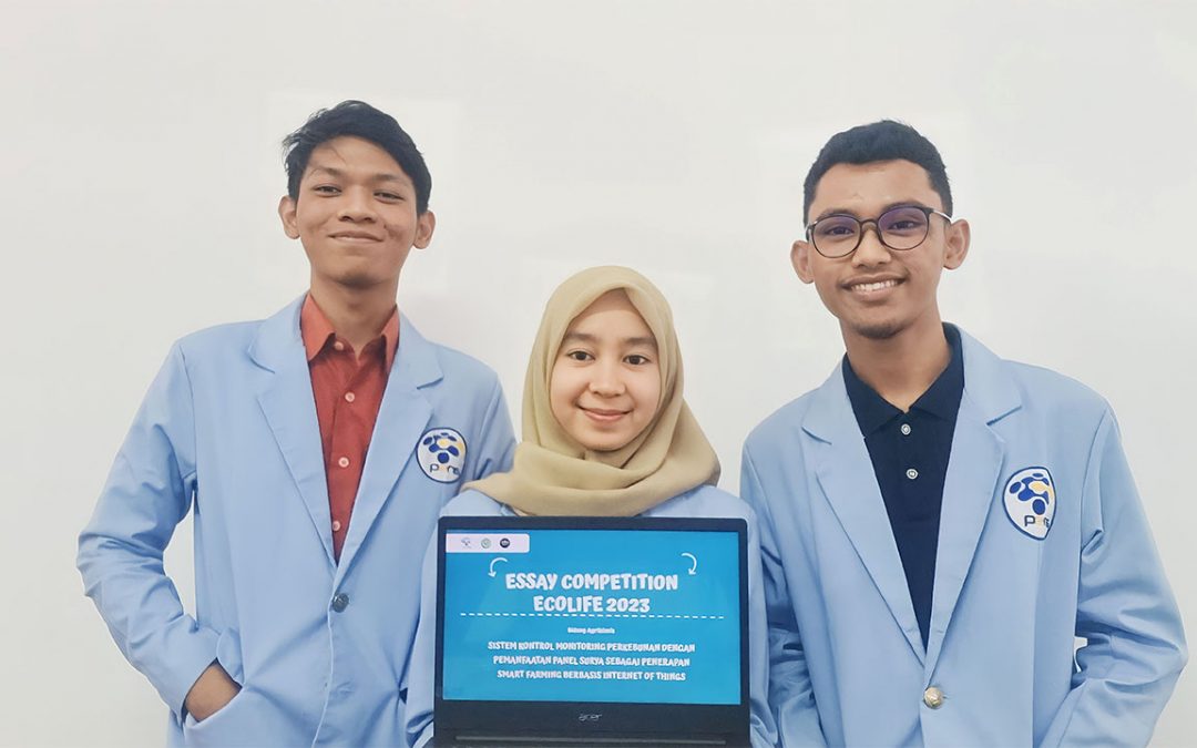 Essay Competition Ecolife 2023: Tim Arches PENS Berhasil Kantongi Juara 1