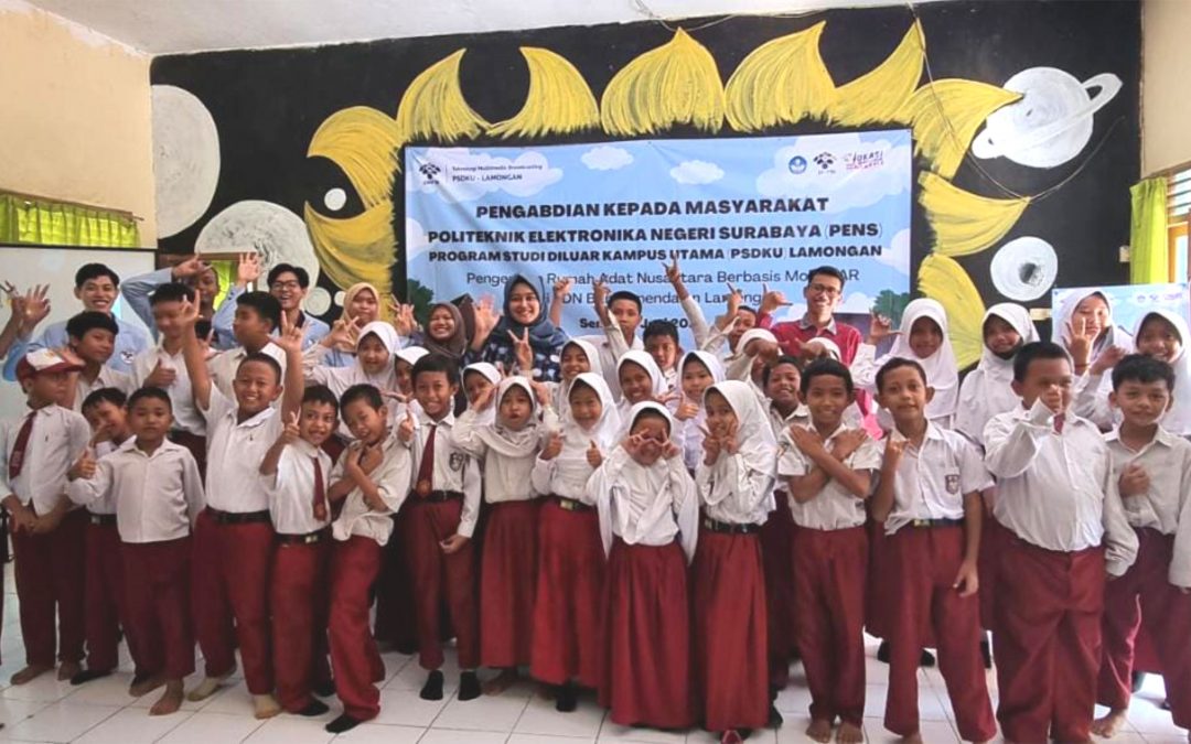 Introducing New Learning to Elementary School Students, PENS of Lamongan Campus Invites to Know Archipelago Traditional Houses with Augmented Reality Technology