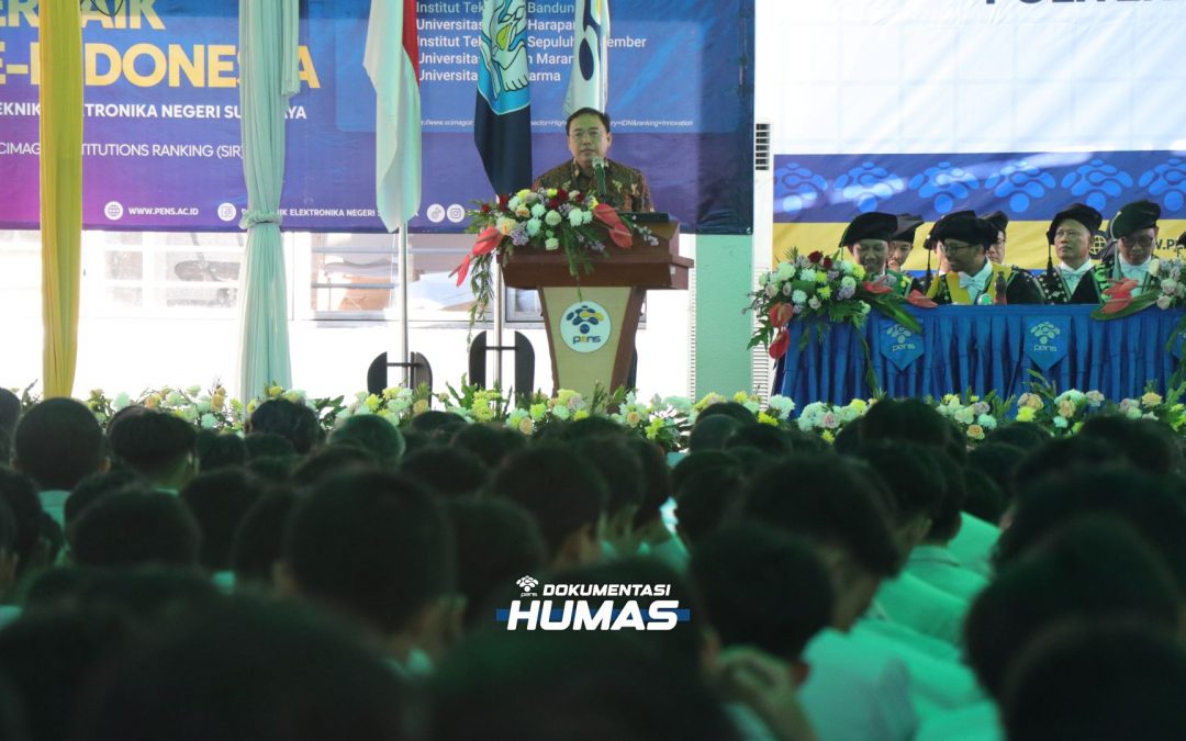 Resmi Dikukuhkan Senat, Mahasiswa Baru PENS Diharapkan Dorong Transformasi Digital