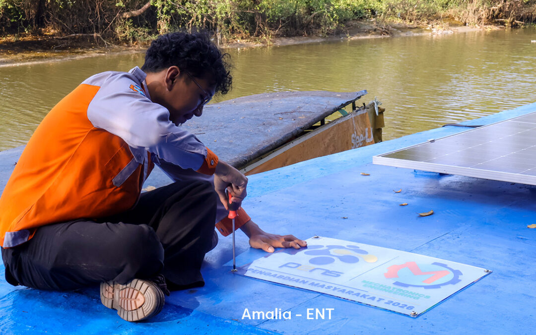Dukung Operasional Kapal Wisata Mangrove Wonorejo, Prodi Sarjana Terapan Teknik Mekatronika PENS Hadirkan Charging Station Tenaga Surya